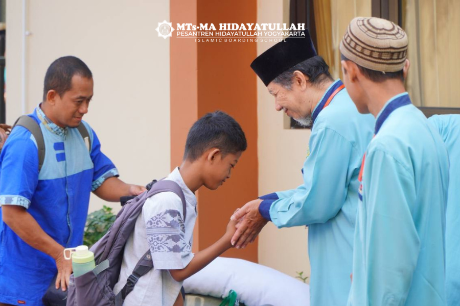 Check in santri baru pesantren hidayatullah jogja