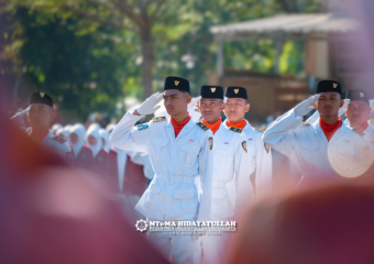 Santri PASKIBRAKA Sukses Kibarkan Sang Saka