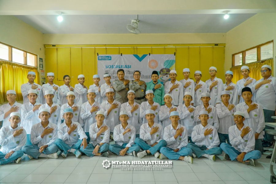 Sosialisasi Bahaya Tindak Kekerasan oleh Santri Bekerjasama dengan Polsek Sleman - Santri Pesantren Hidayatullah Yogyakarta